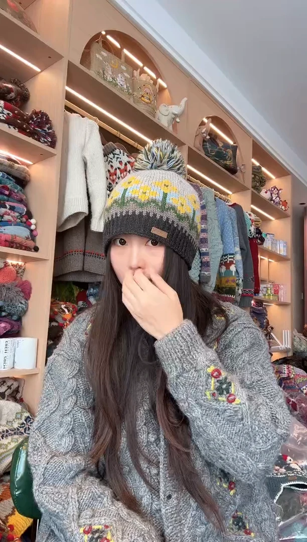 羊毛灰色金贵单球帽