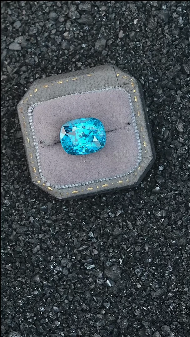 未镶嵌天然锆石裸石10.38克拉