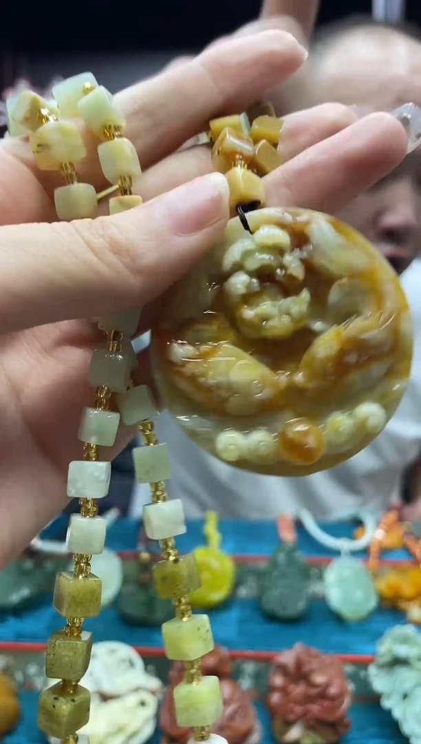 未镶嵌岫玉吊坠·