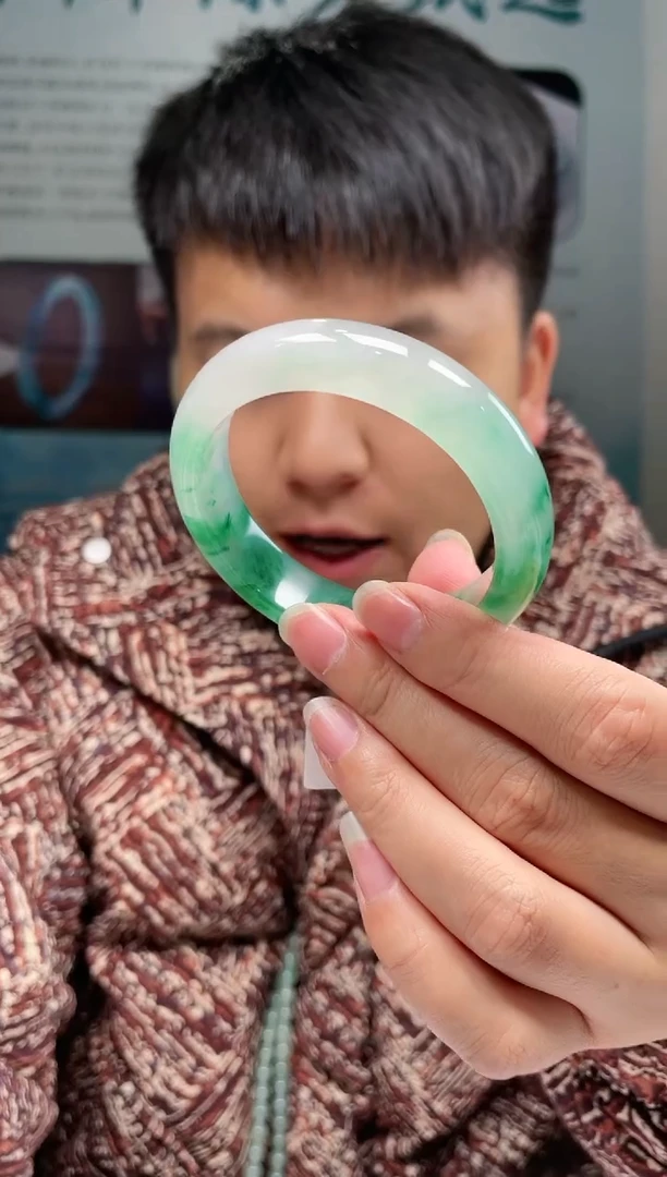 【闪购商品】石英质玉手镯未镶嵌非洲翠手镯多样性发货