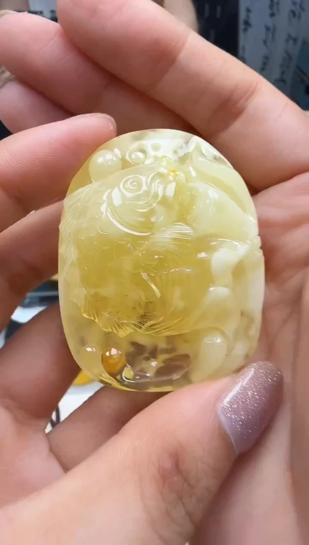 裸石琥珀未镶嵌如图