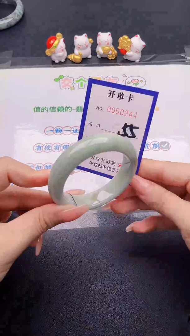 翡翠手镯未镶嵌翡翠手镯未镶嵌