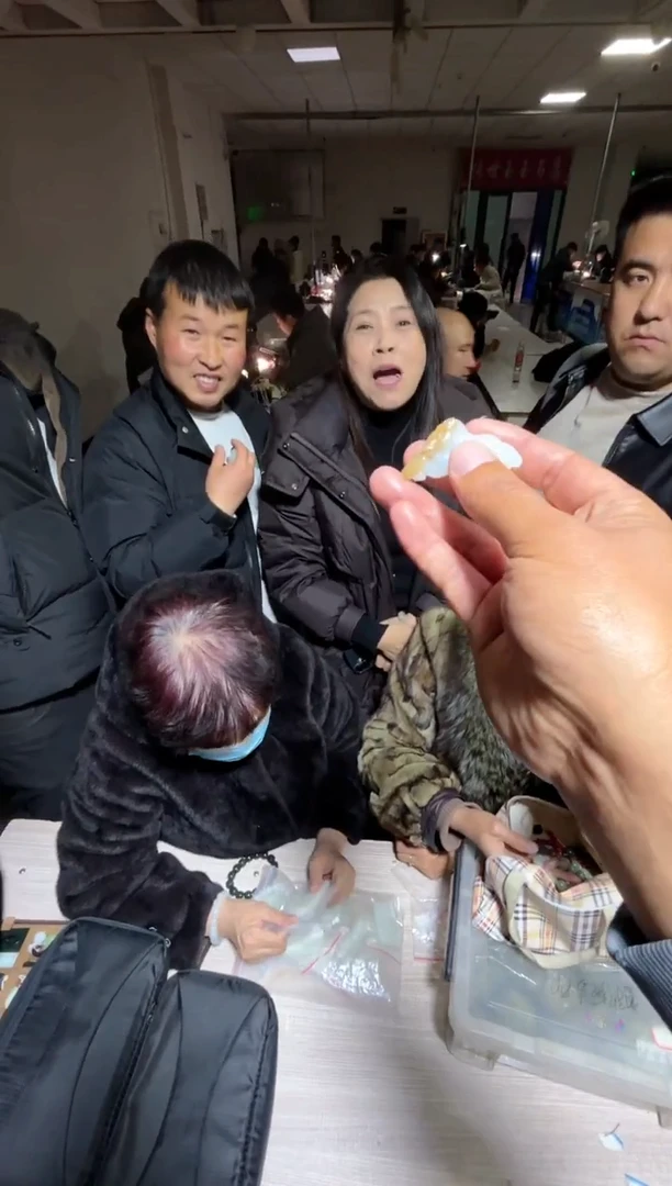 未镶嵌和田玉（糖玉）挂件和田玉