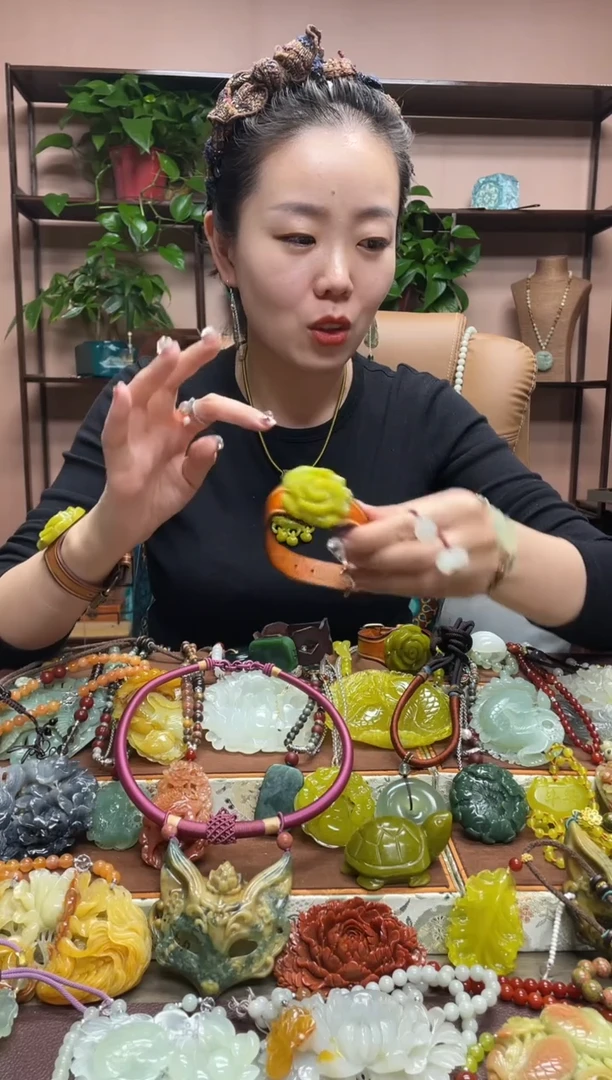 未镶嵌岫玉吊坠多样性发货发其中之一