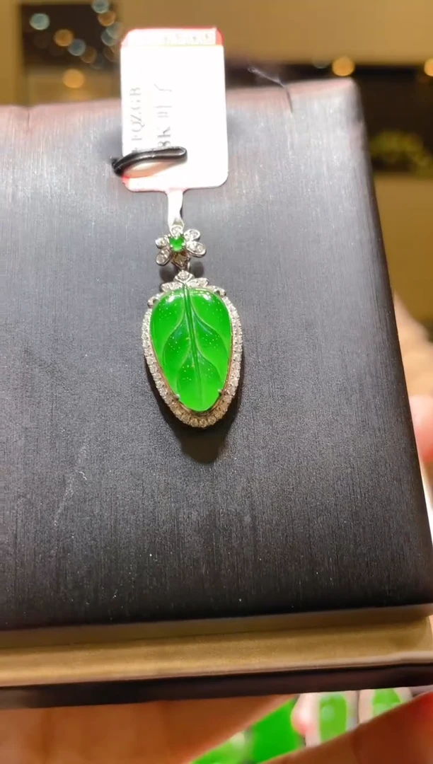 【闪购商品】翡翠吊坠(赠链)18K金镶嵌A22