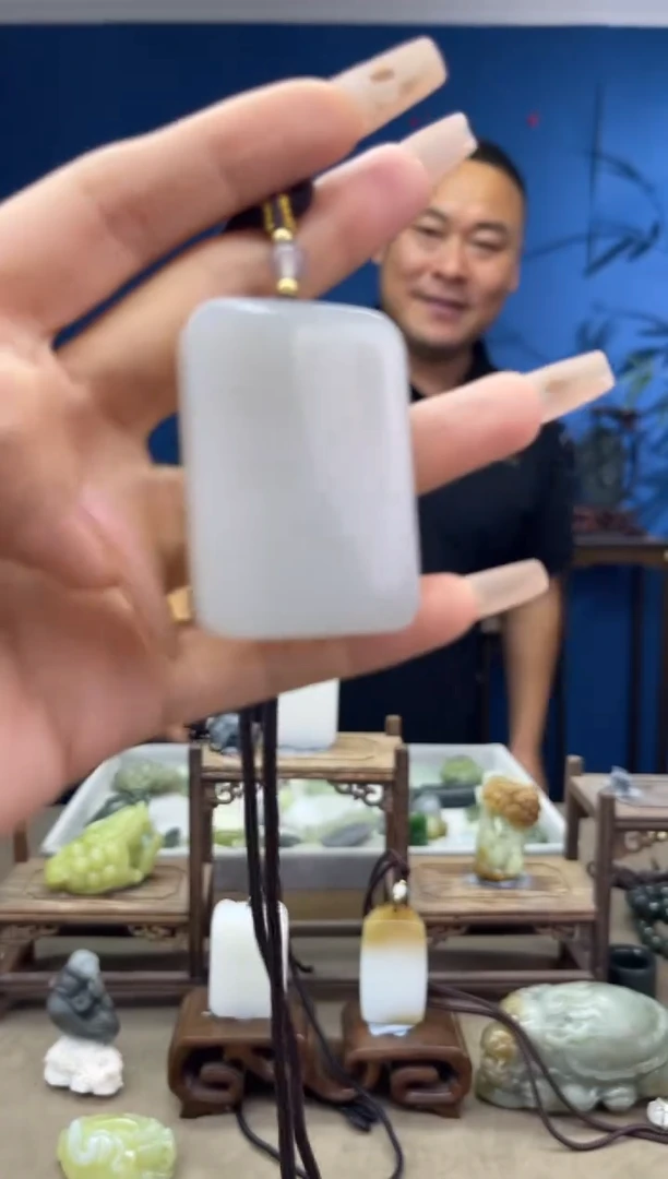 和田玉未镶嵌颈饰1