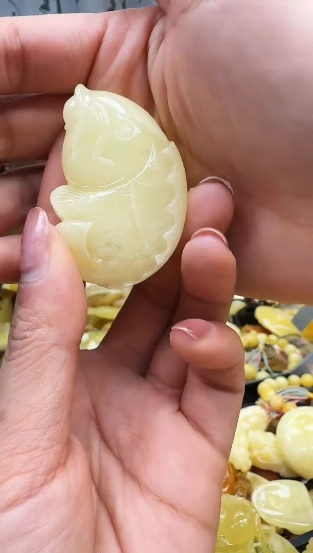 【闪购商品】琥珀裸石未镶嵌挂坠