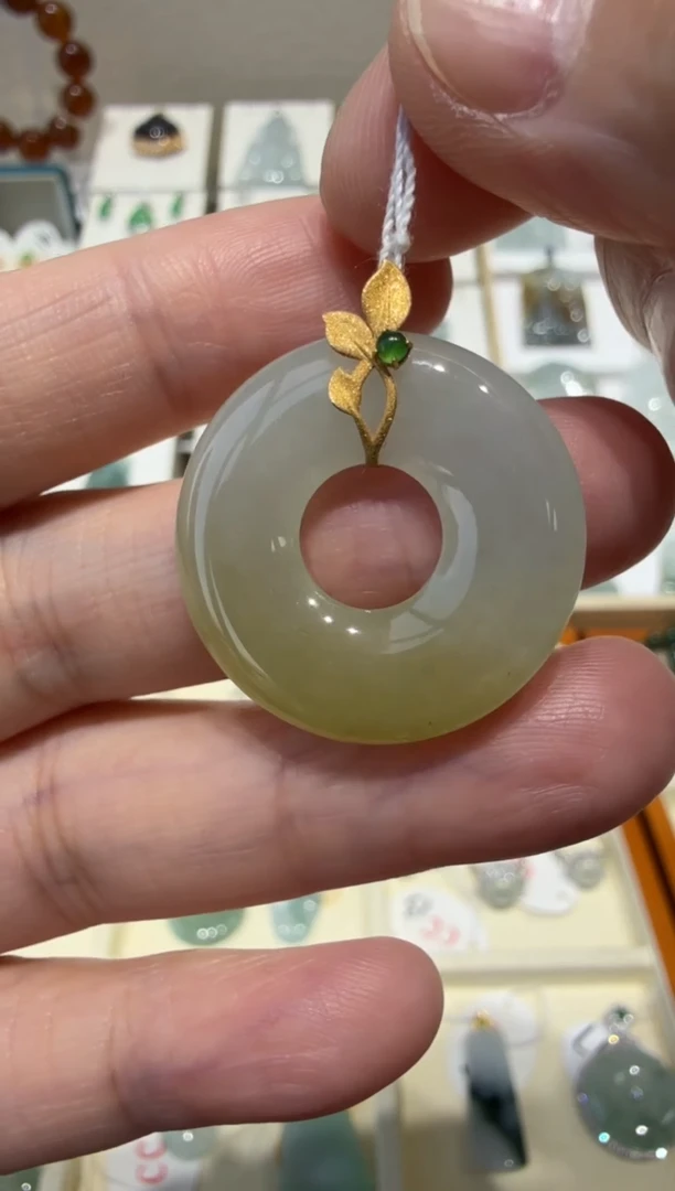 18K金镶嵌挂件翡翠A货翡翠多样性孤品