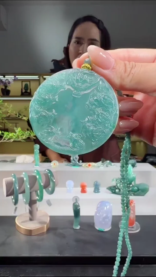 吊坠(赠链)未镶嵌翡翠吊坠（多样性发其一）