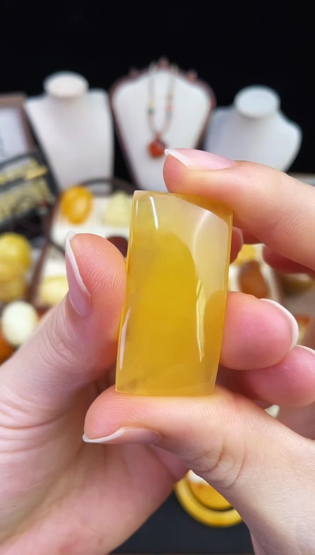 琥珀未镶嵌珠宝奇石柒月