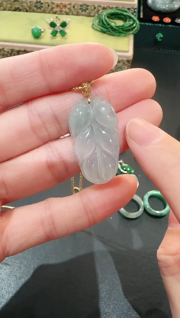 【闪购商品】翡翠颈饰18K金镶嵌吊坠