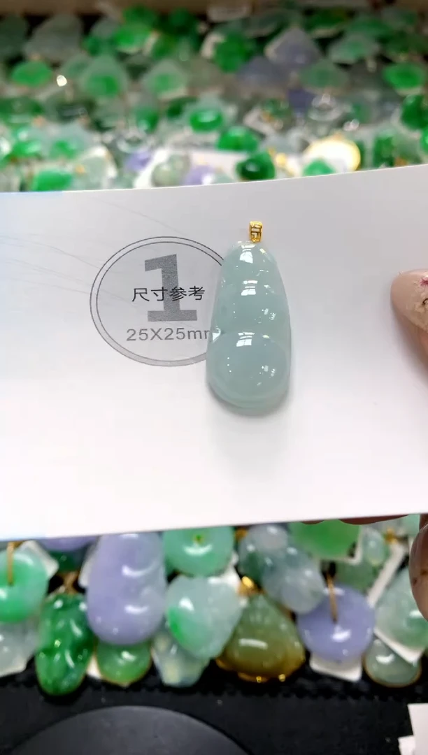 翡翠18K金镶嵌颈饰1111111111111111