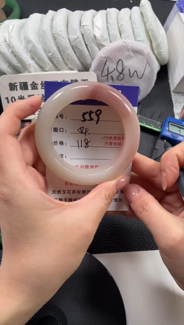 【闪购商品】石英质玉手镯未镶嵌54