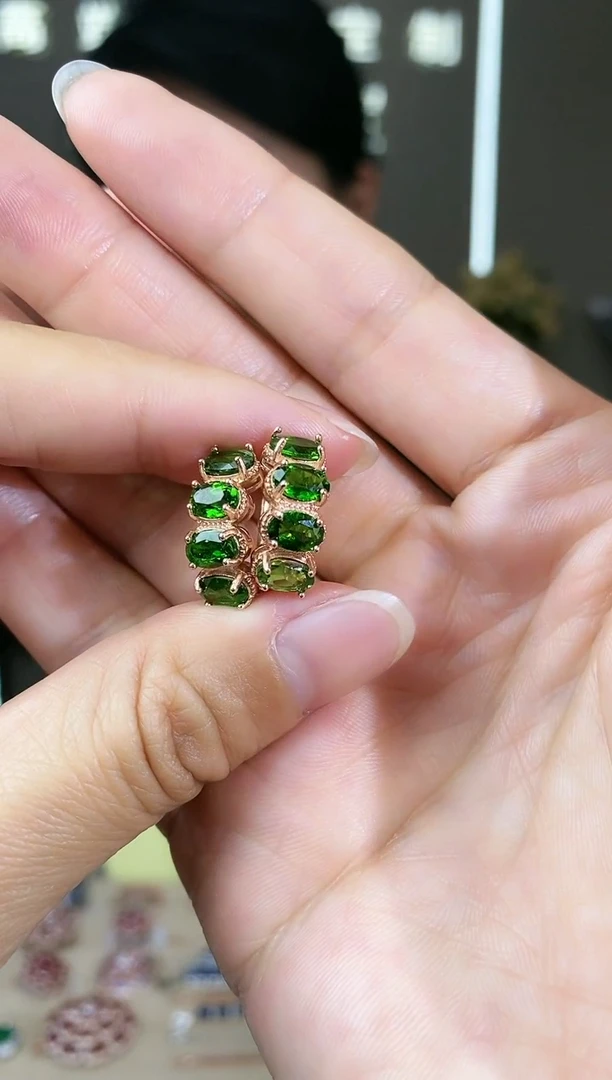 【闪购商品】透辉石耳饰银S925镶嵌耳饰