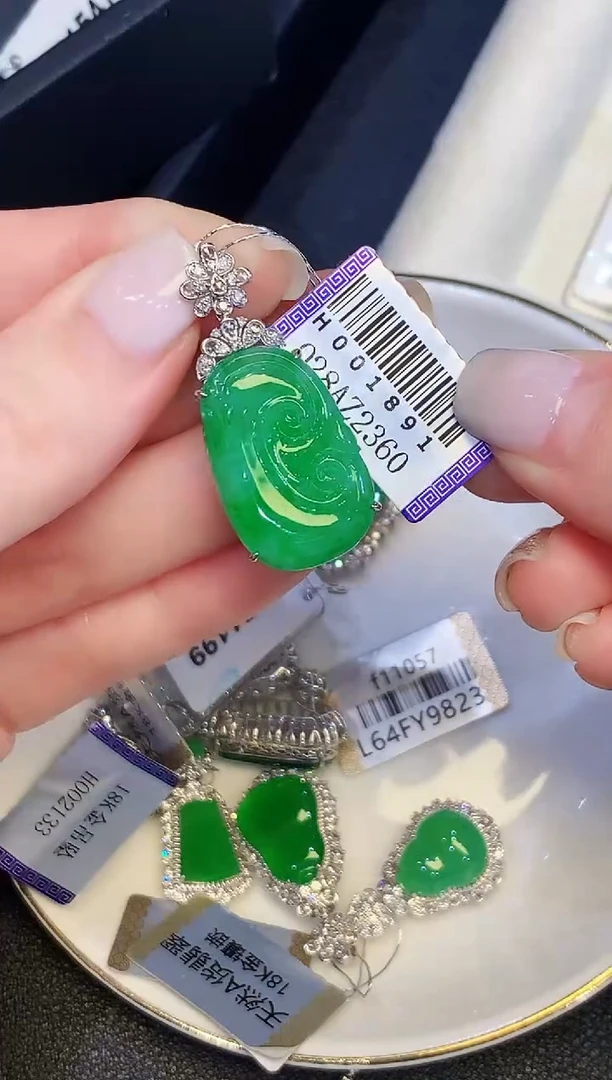 吊坠(不含链)18K金镶嵌翡翠YY