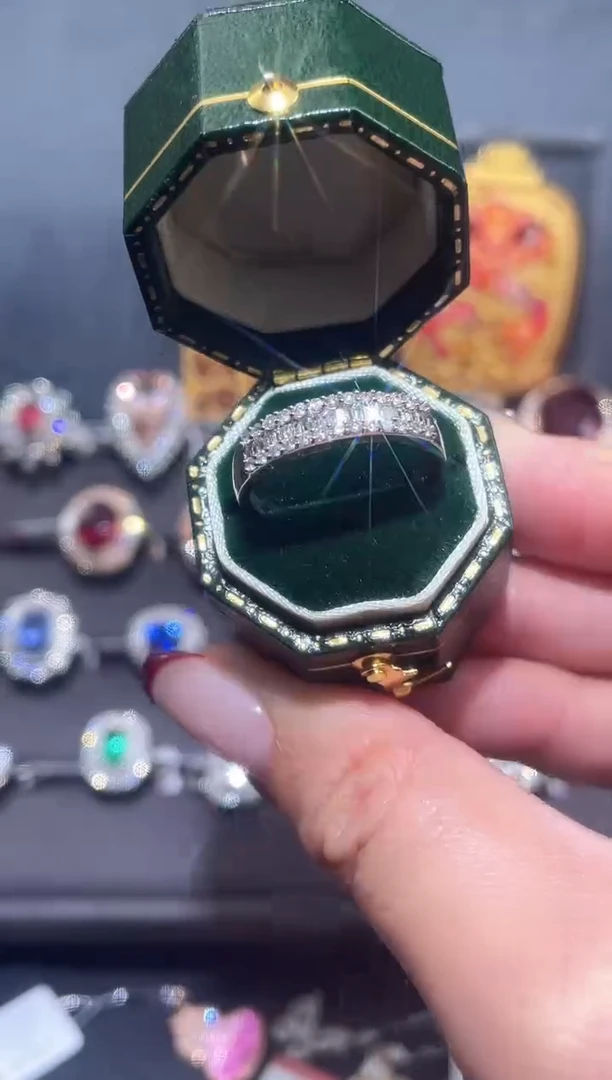 【闪购商品】钻石戒指/指环18K金镶嵌钻石戒指