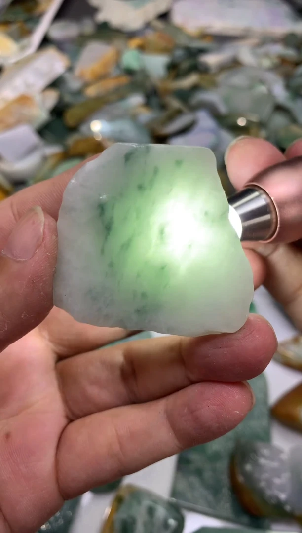 【闪购商品】翡翠颈饰未镶嵌天然翡翠A货