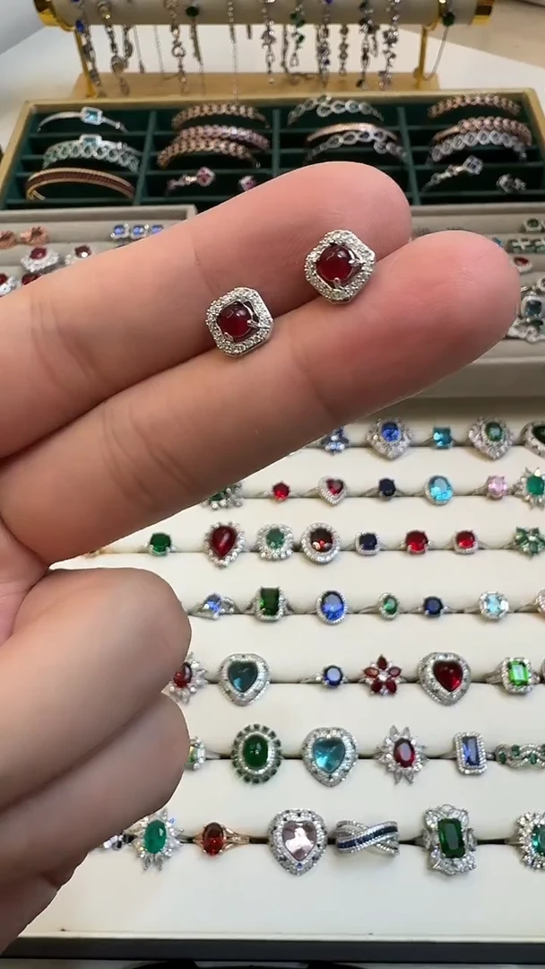 未镶嵌耳饰红宝石红宝石耳饰