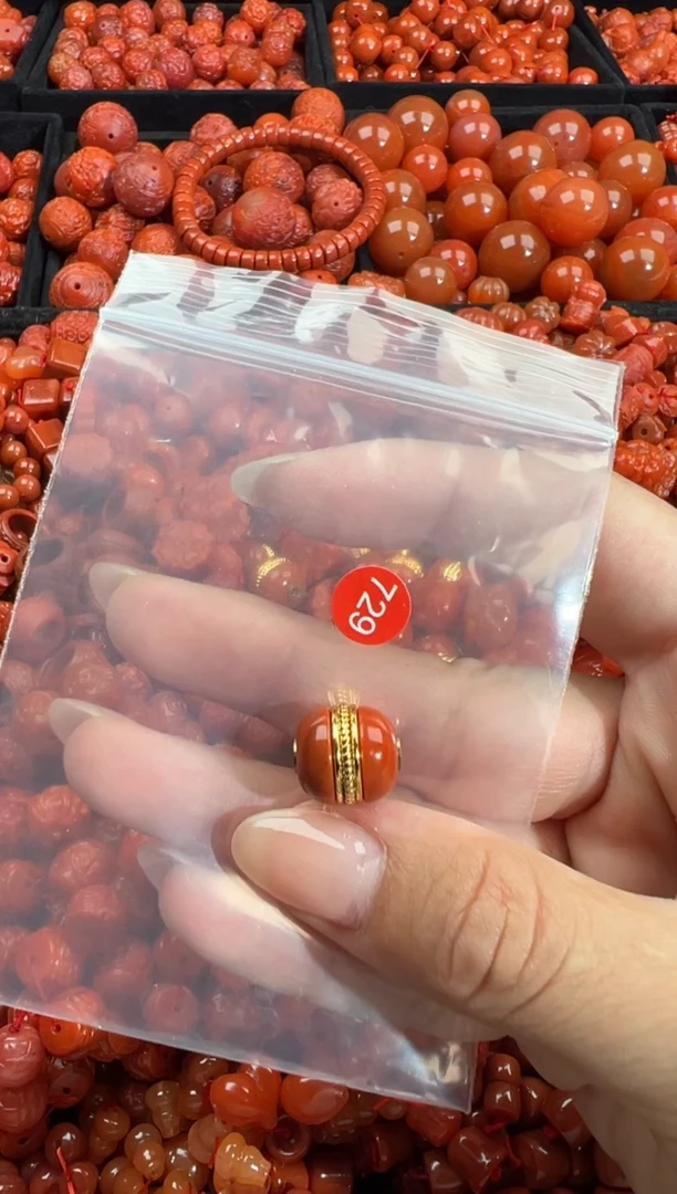 南红玛瑙未镶嵌颈饰1