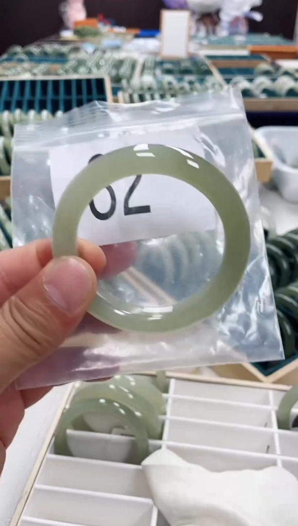 和田玉手镯未镶嵌和田玉手镯 56.3圈口 82号