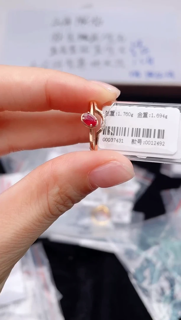 18K金镶嵌戒指红宝石-专柜-