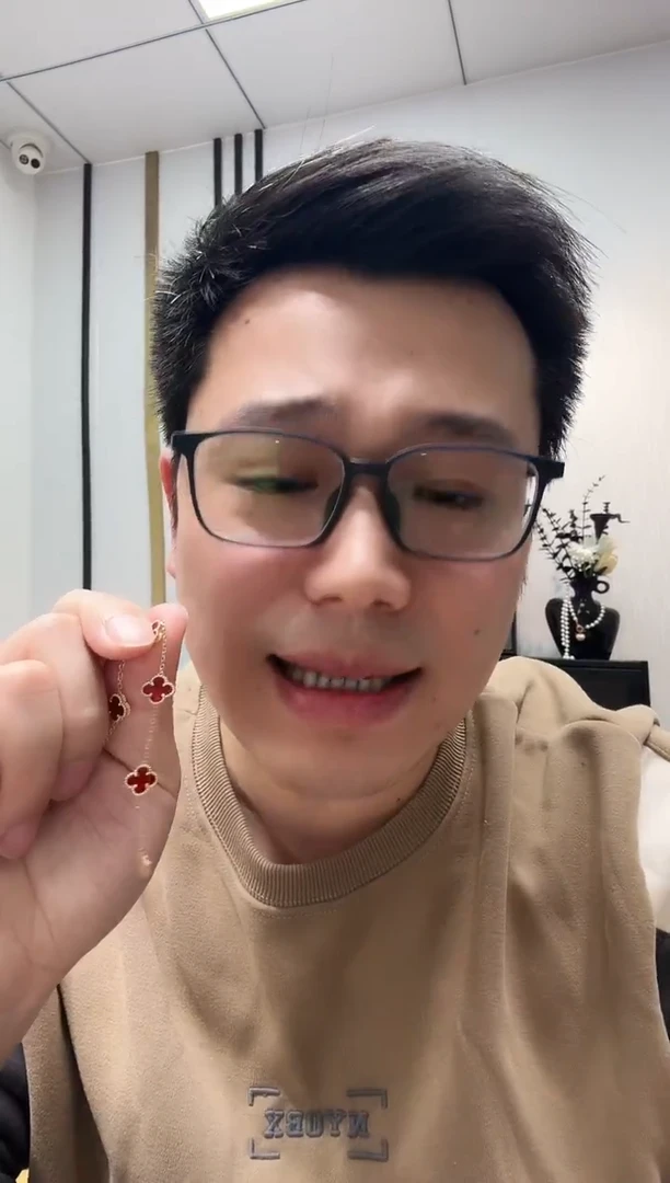 18K金镶嵌手链玛瑙/玉髓走****超红色k黄，小号五花手链