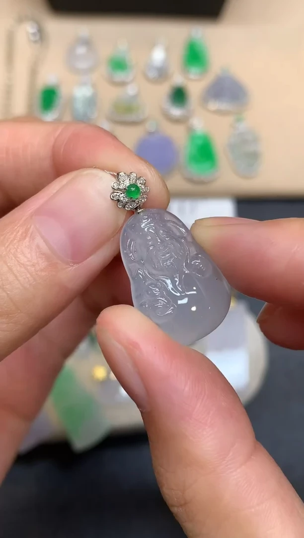 颈饰18K金镶嵌翡翠财神【无服务费