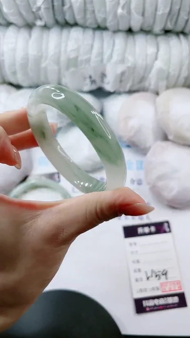 【闪购商品】石英质玉手镯未镶嵌多样性发货L159