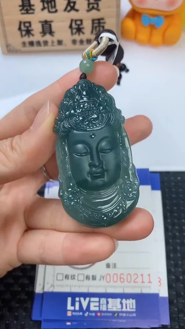 翡翠未镶嵌颈饰
