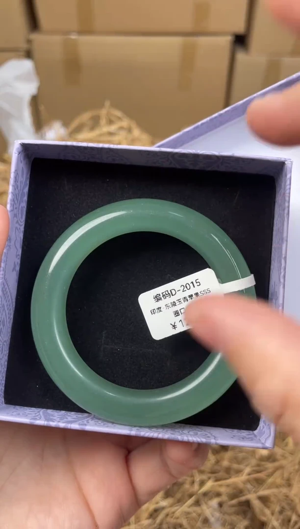 未镶嵌手镯石英质玉D2015