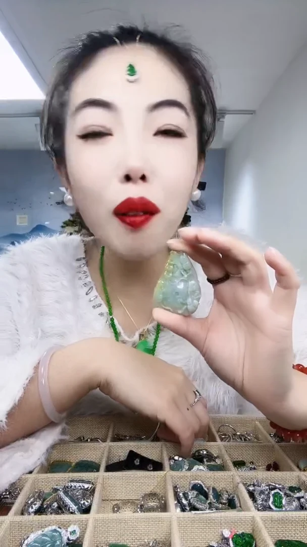 【闪购商品】翡翠颈饰未镶嵌翡翠吊坠