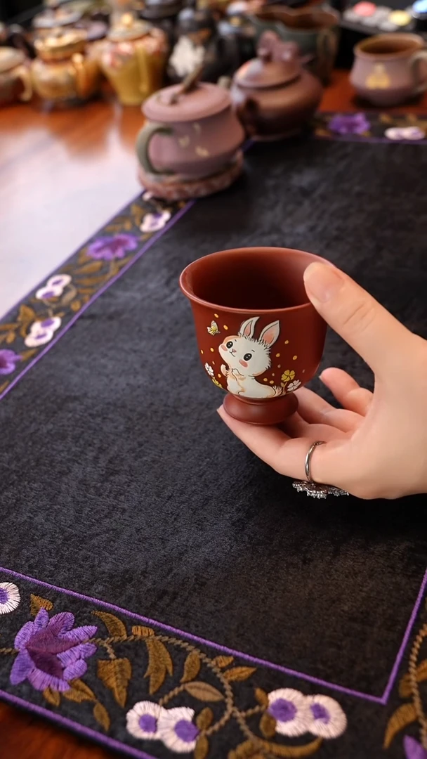 宜兴紫砂大红袍兔子高足杯
