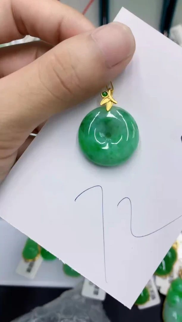 翡翠挂件未镶嵌翡翠