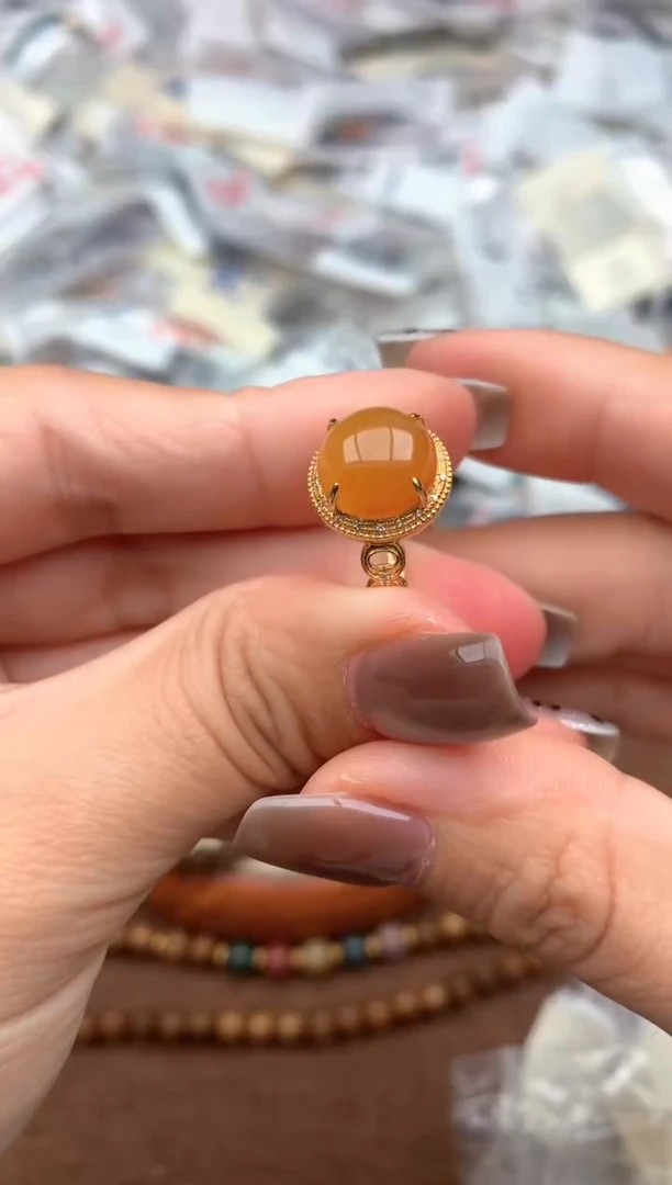 18K金镶嵌挂件翡翠—