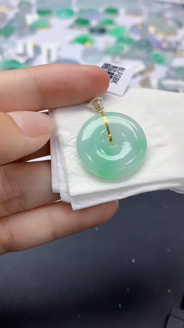 翡翠18K金镶嵌颈饰天然缅甸a货翡翠