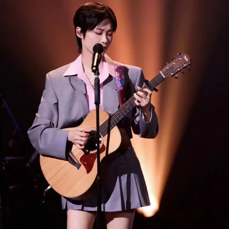 【明星李宇春同款】假两件可拆卸假领短款西服上衣女外套MS241782