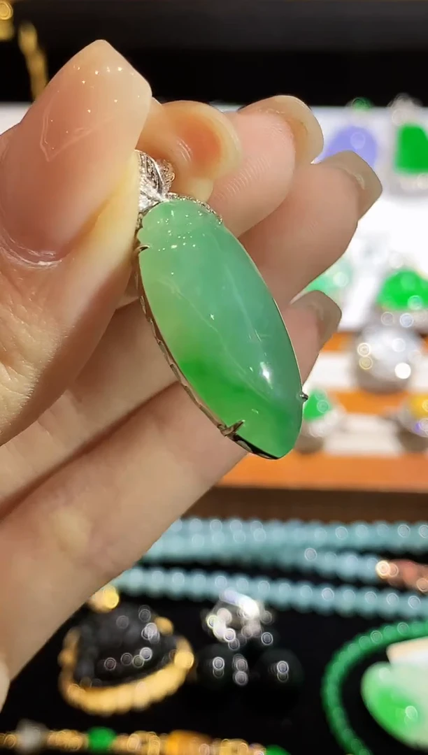 翡翠18K金镶嵌吊坠(不含链)JF多样性发其一