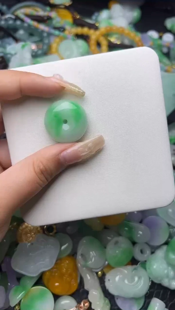 翡翠未镶嵌颈饰天然缅甸翡翠吊坠