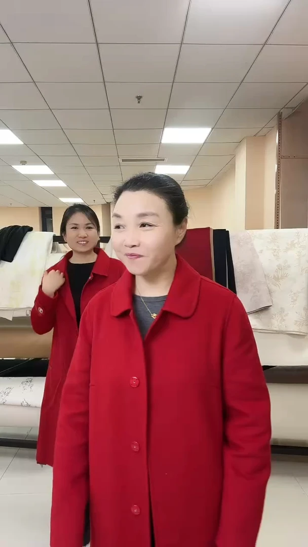 羊毛游**鱼纯羊毛红色大衣XL码199元