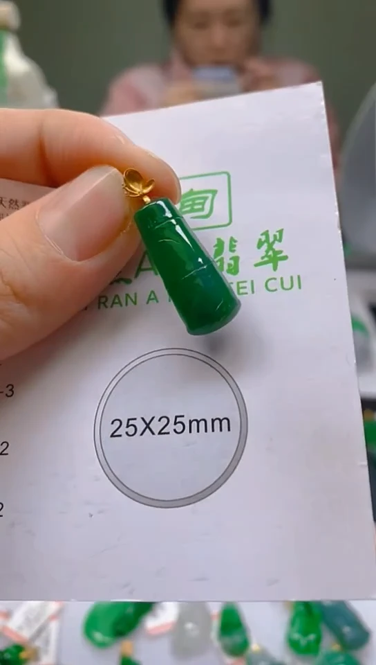 【闪购商品】翡翠颈饰18K金镶嵌天然翡翠A货，一物一证