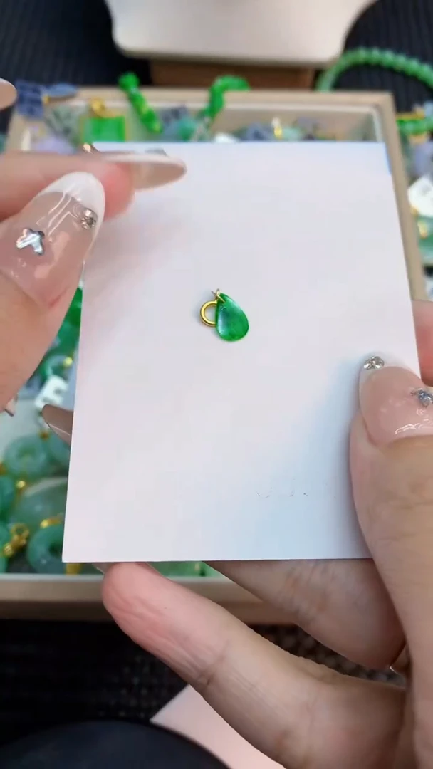 翡翠未镶嵌吊坠(不含链)1