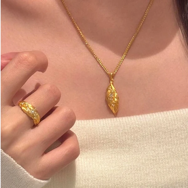 铜合金项链 金色拉丝羽毛项链女复古轻奢小众设计高级感锁骨链