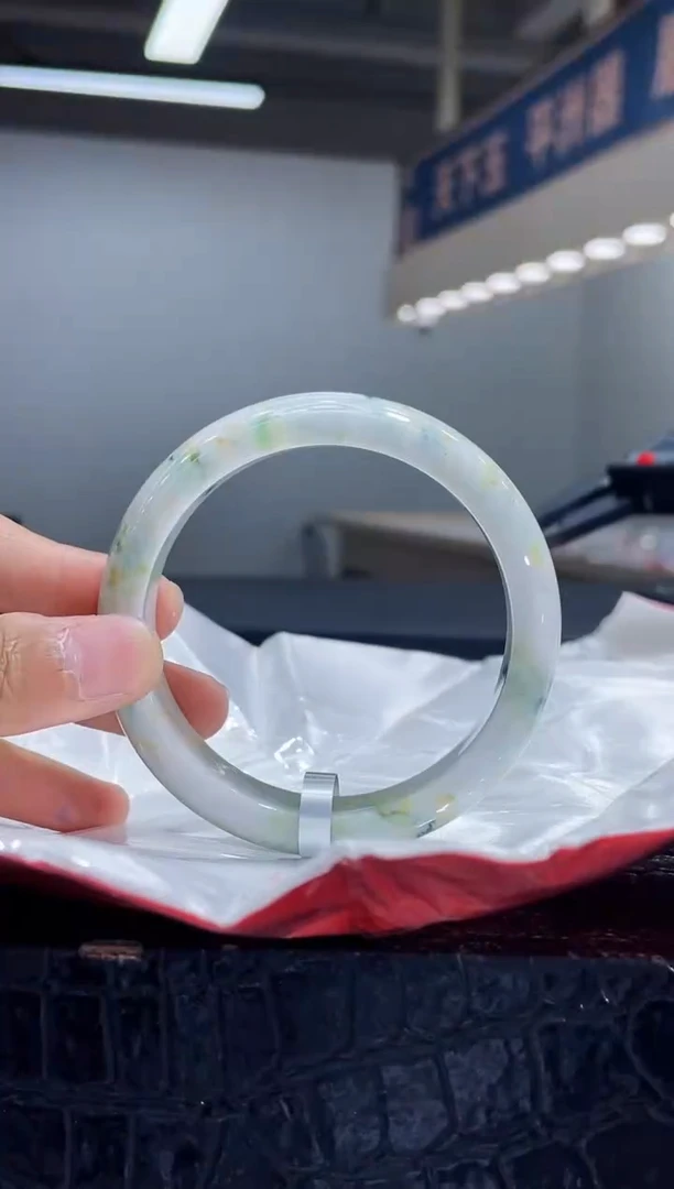 未镶嵌手镯翡翠4