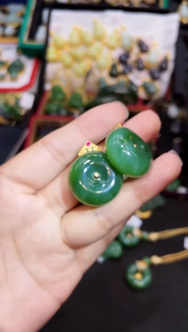 和田玉18K金镶嵌吊坠(赠链)30MM 多样性发一