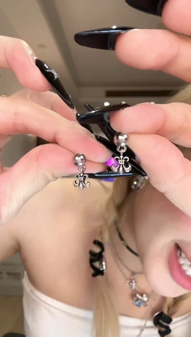 铜合金无925银又酷又帅的小鸾尾925银针耳钉