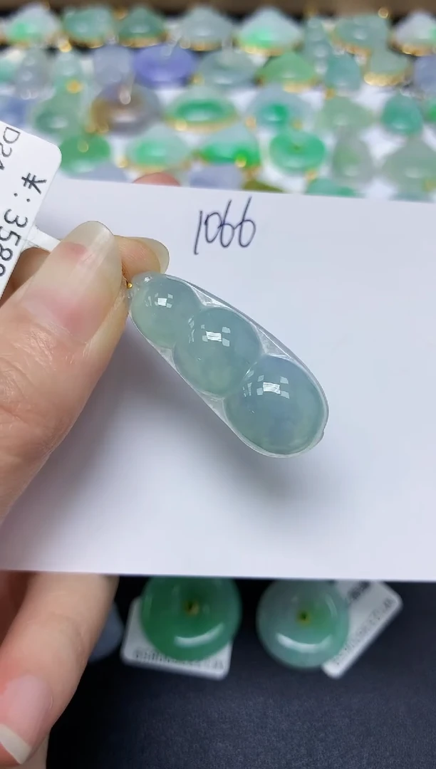 翡翠18K金镶嵌颈饰 天然翡翠A货