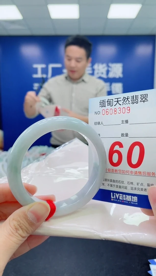 未镶嵌手镯翡翠天然翡翠手镯