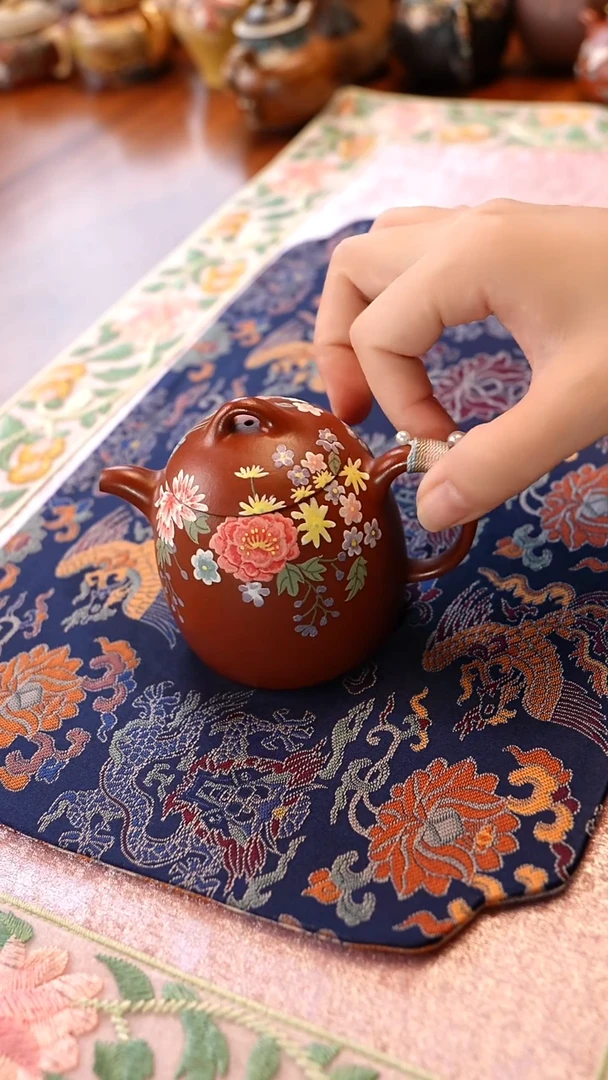 宜兴紫砂万花秦权