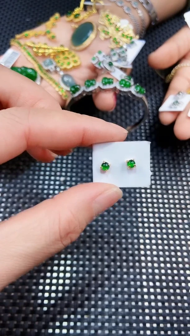 【闪购商品】翡翠耳饰未镶嵌111111111