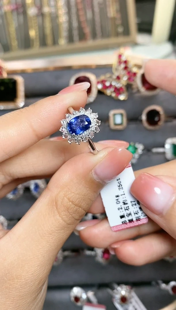 蓝宝石戒指18K金镶嵌·